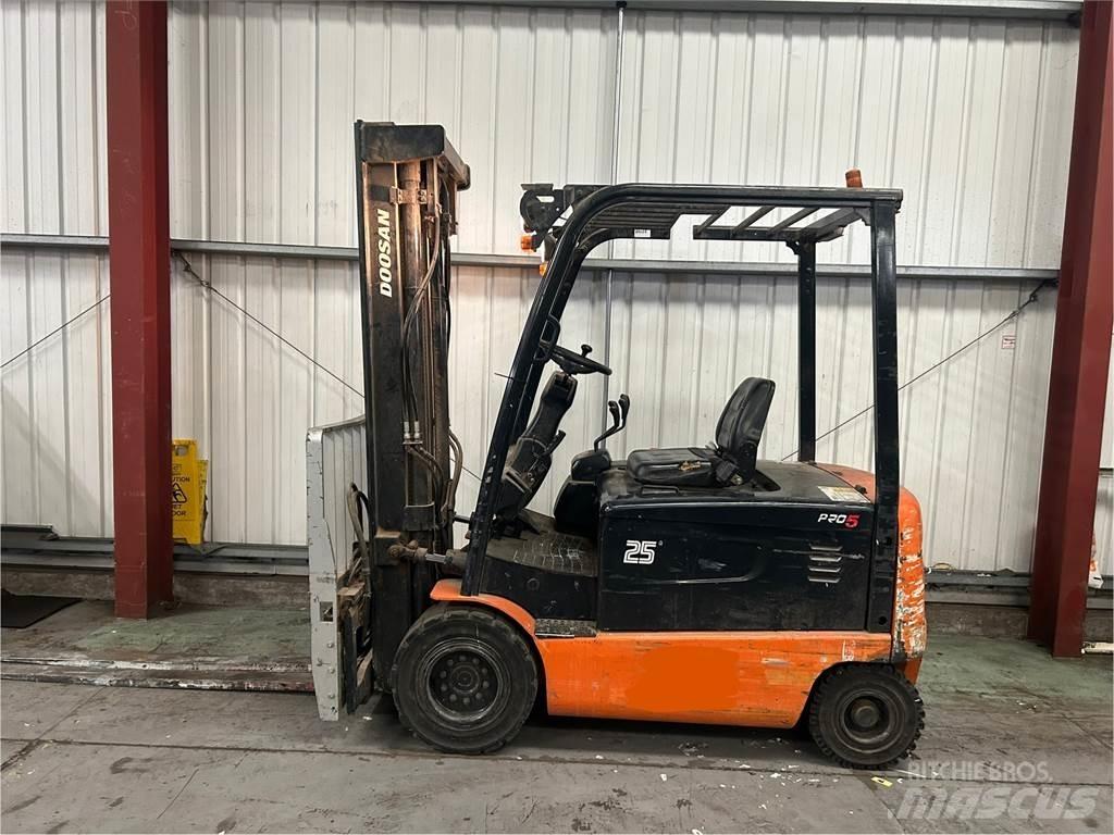 Doosan B25X-5 电动叉车