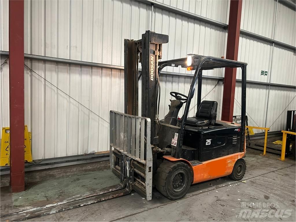 Doosan B25X-5 电动叉车