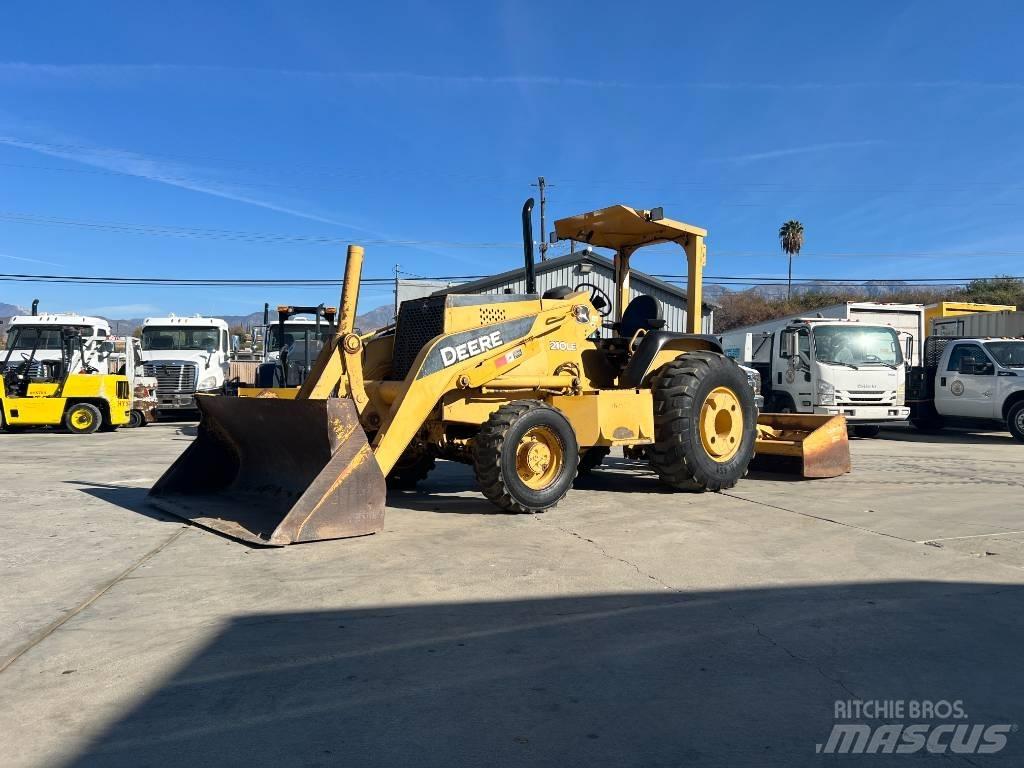 John Deere 210 LE 前装载和挖掘机