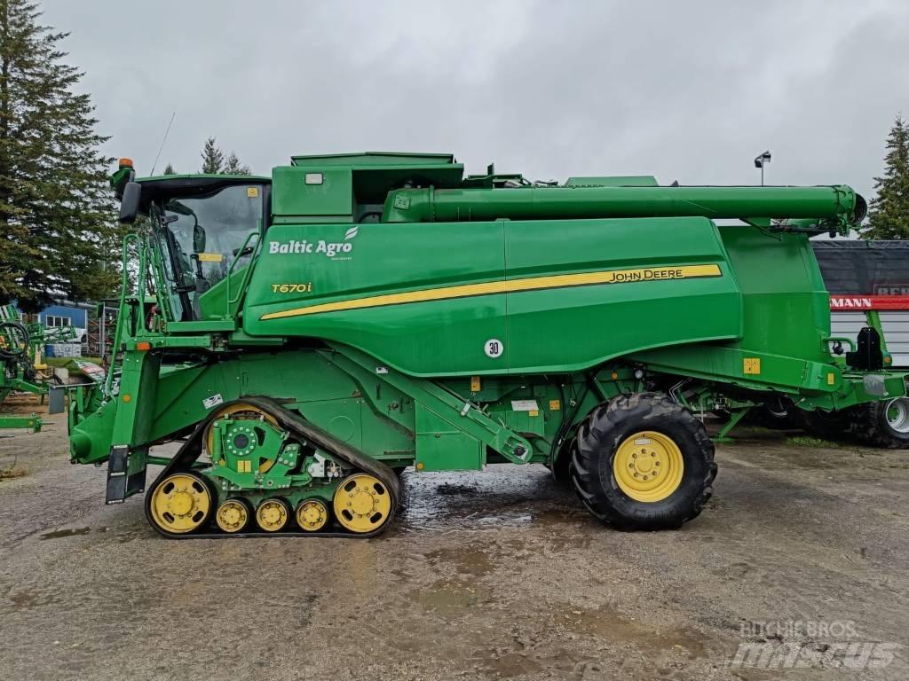 John Deere T670i 联合收割机
