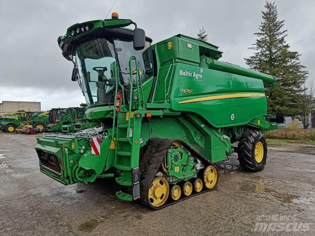 John Deere T670i 联合收割机