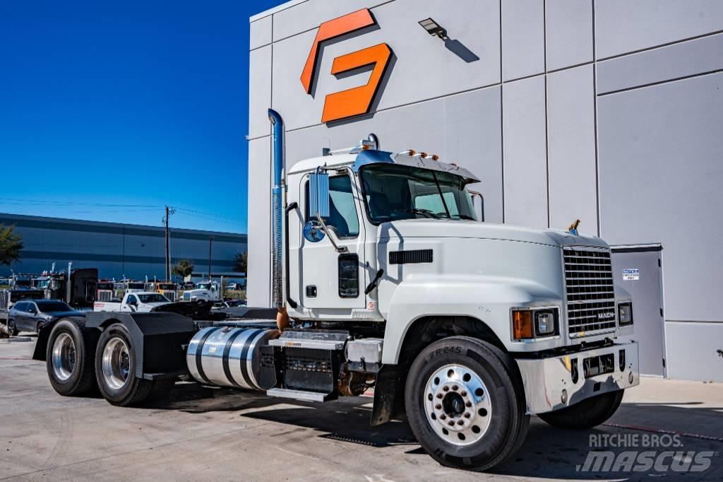 Mack Pinnacle 牵引车