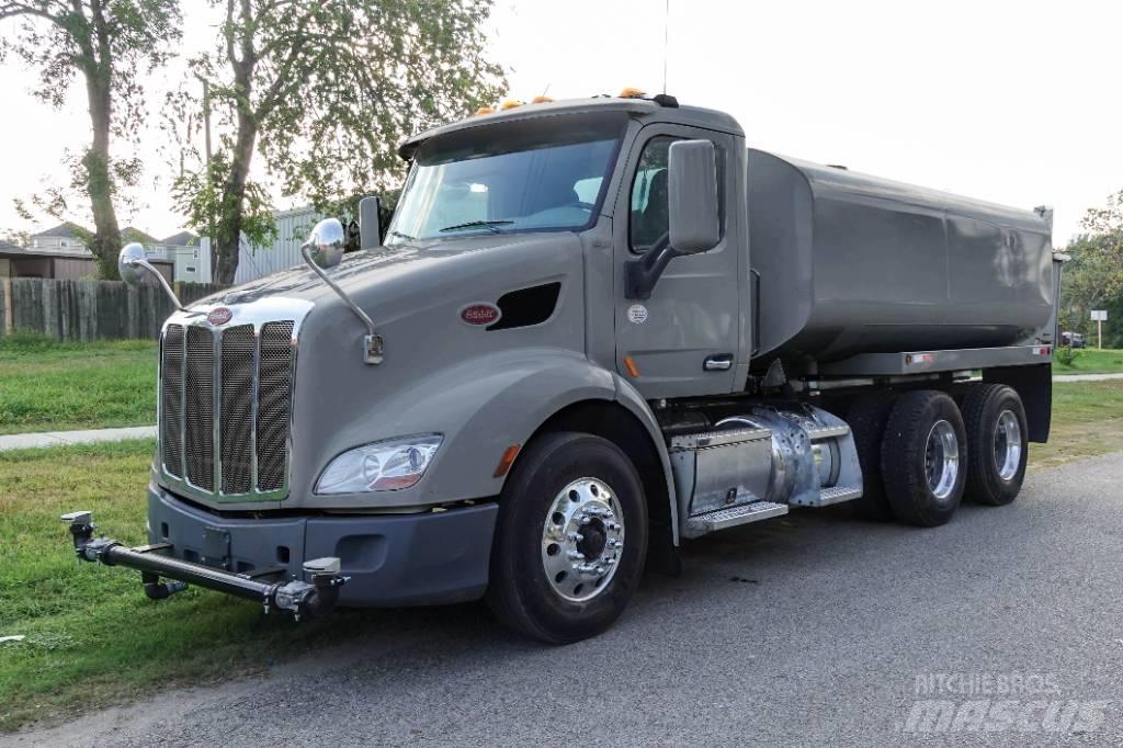 Peterbilt 579 水罐车