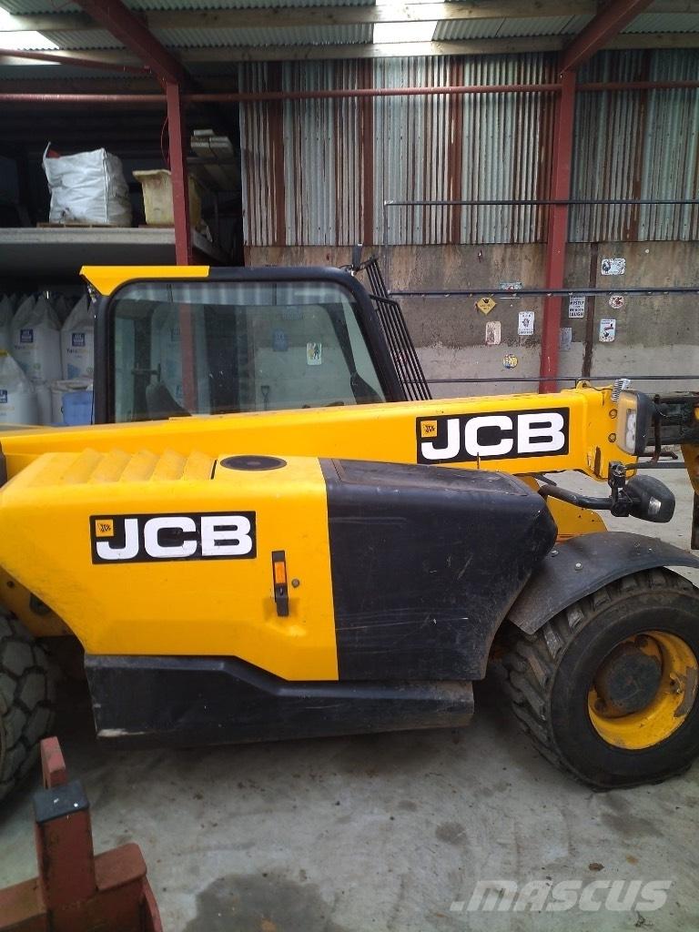 JCB 525-60 伸缩臂叉装车|叉装车