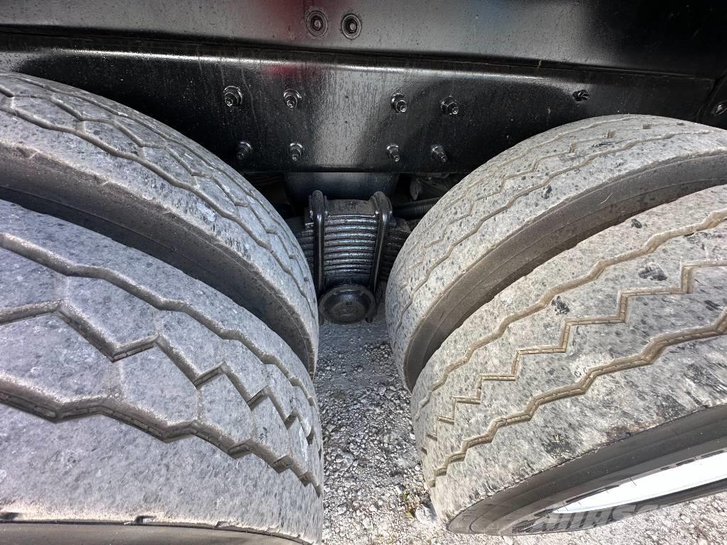 Mack GU713 组合/真空油槽车