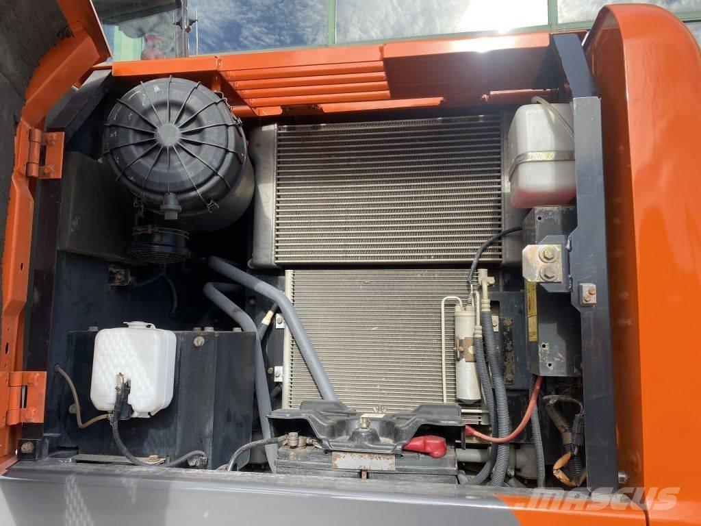 Hitachi ZX 140 W-3 轮式挖掘机