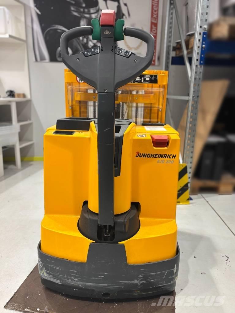 Jungheinrich EJD 220 行走式堆垛机