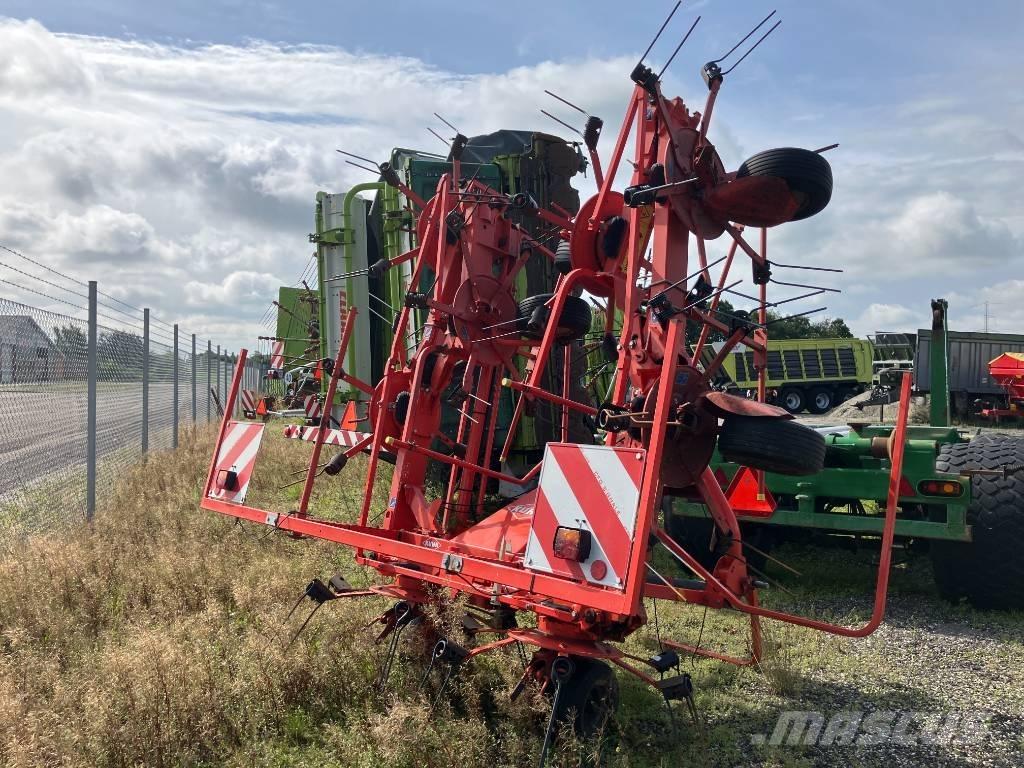 Kuhn GF 8702 犁耙和摊草机