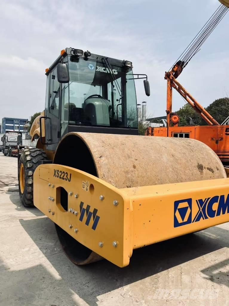 XCMG XS 223 J 单轮压路机