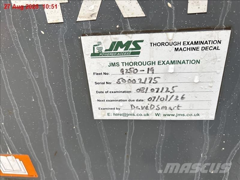 SkyJack SJ 9250 RT 剪叉式升降机