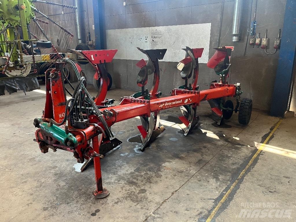 Kverneland F 160 双向犁