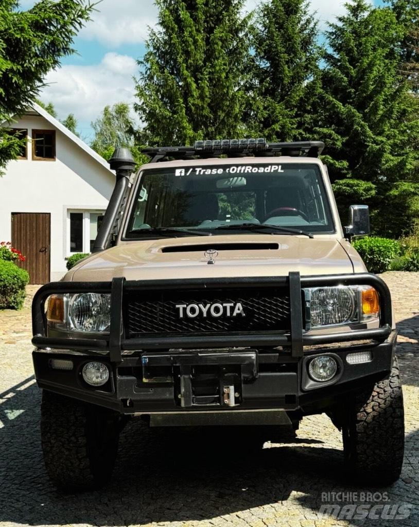 Toyota Landcruiser 越野车