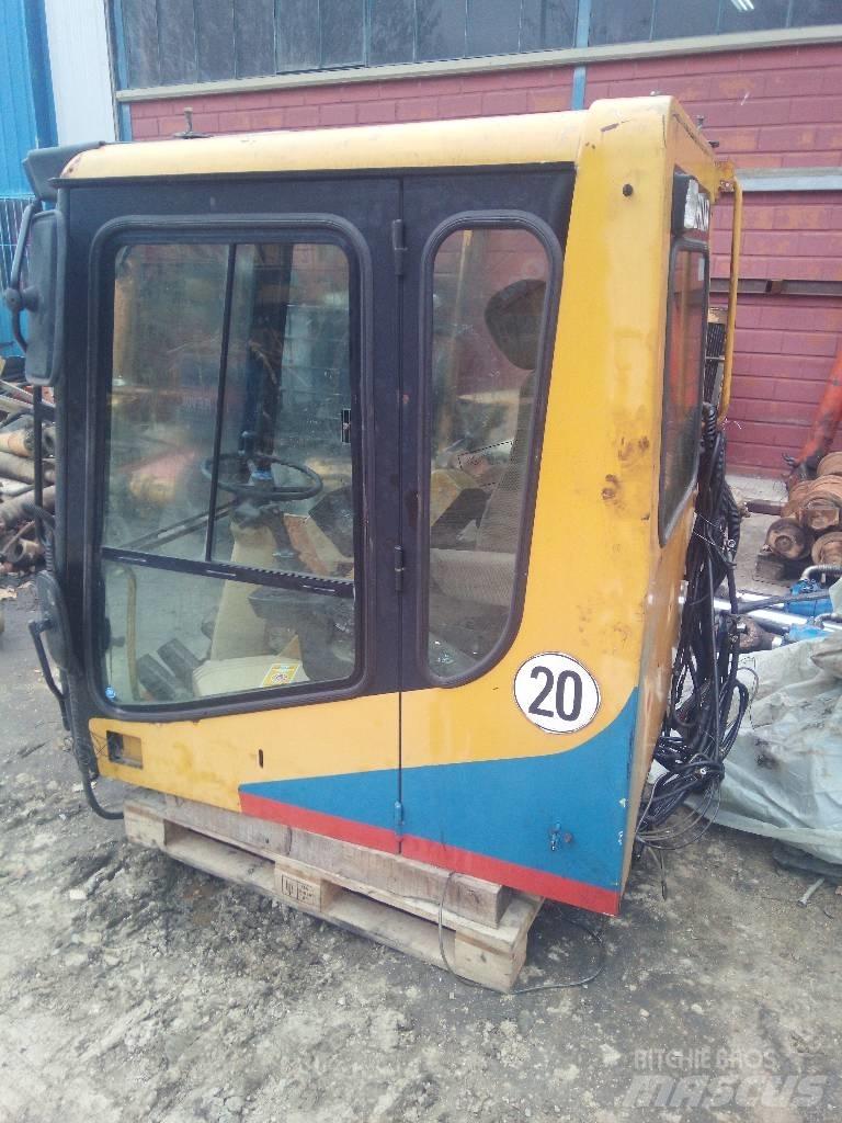 CAT M 320 驾驶室与内部
