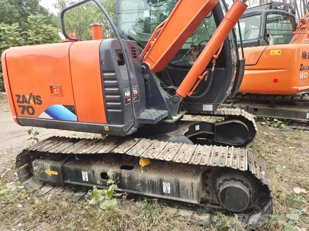 Hitachi ZX 70 中型挖掘机