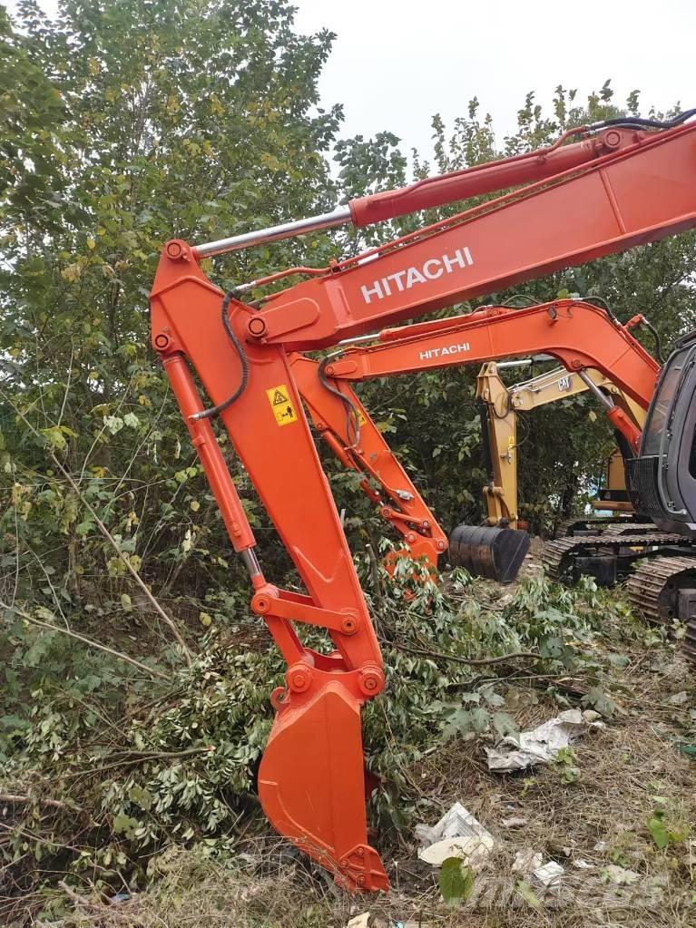 Hitachi ZX 70 中型挖掘机