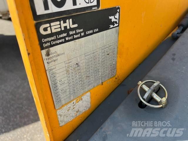 Gehl SL4240 滑移装载机