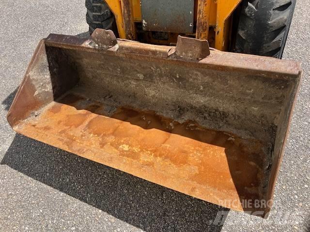 Gehl SL4240 滑移装载机