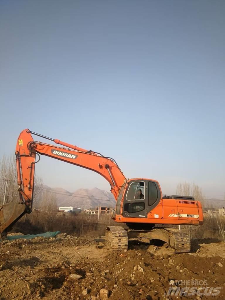 Doosan dx225 履带挖掘机