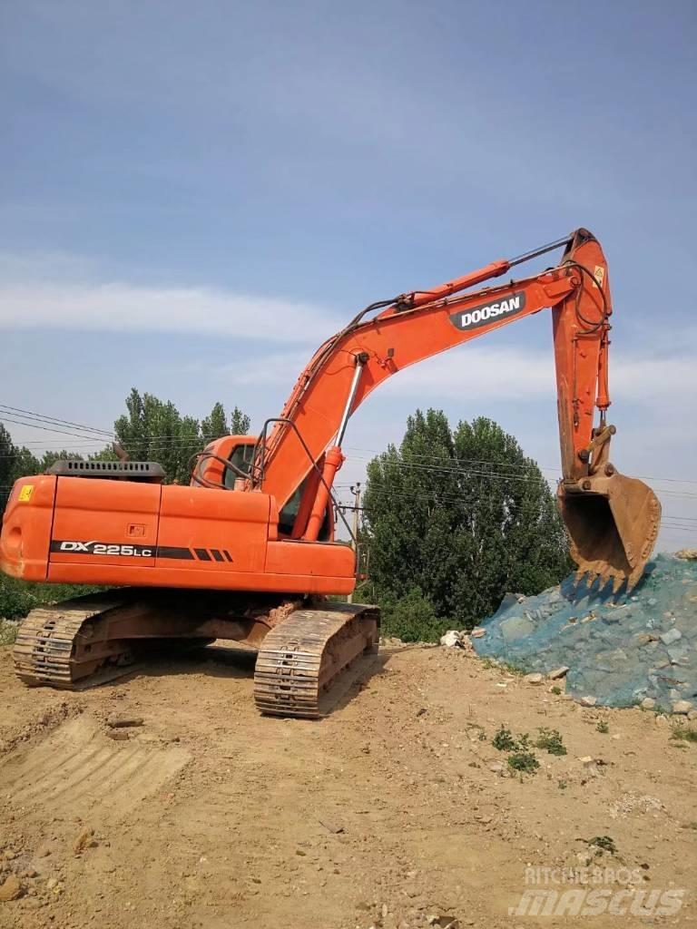 Doosan dx225 履带挖掘机
