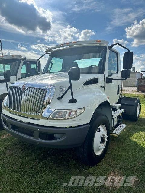 International MV607 牵引车