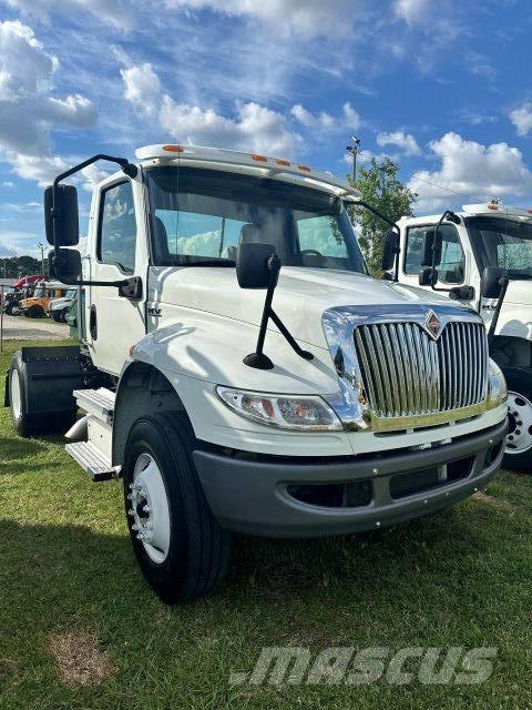 International MV607 牵引车