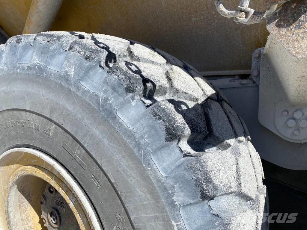 Komatsu HM 400 铰接式自卸车