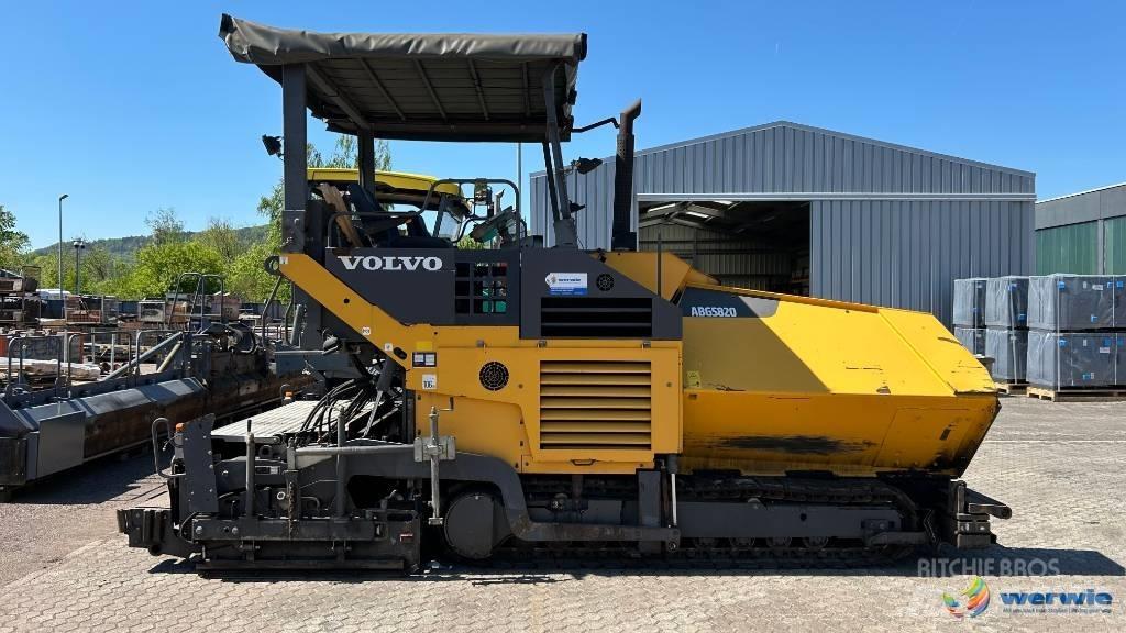 Volvo ABG TITAN 5820 沥青摊铺机