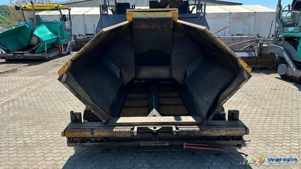 Volvo ABG TITAN 5820 沥青摊铺机