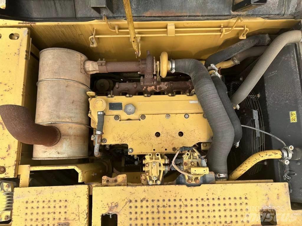 CAT 323D 履带挖掘机