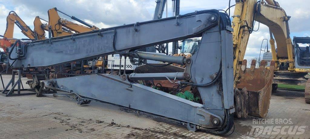 Volvo EC 460CLD UHD 组装挖掘机