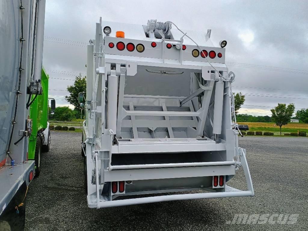 Sterling L7500 垃圾车