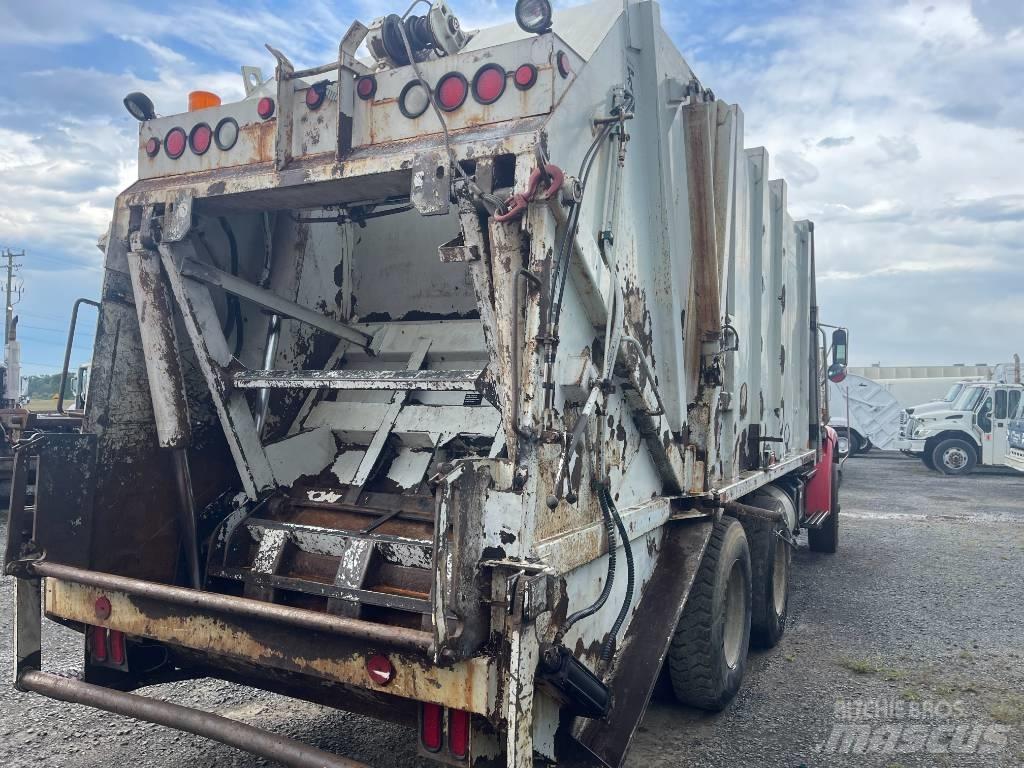 Sterling L7500 垃圾车
