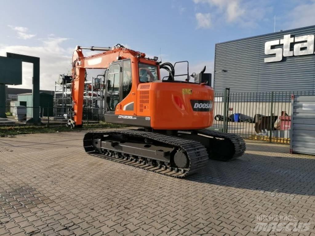 Doosan DX 235 LCR-5 履带挖掘机