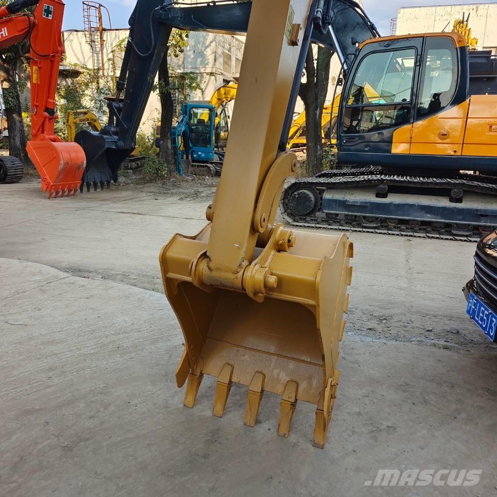 CAT 305 E2 小型挖掘机