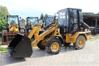 CAT 902 轮式装载机