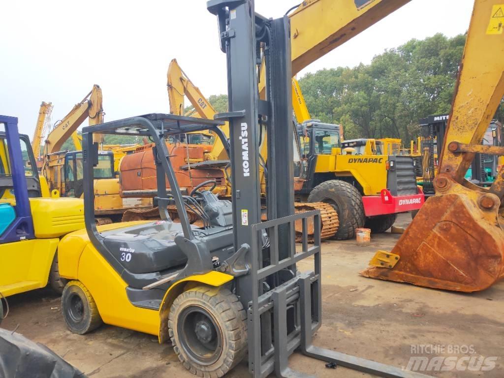 Komatsu FD 30 T-17 柴油叉车