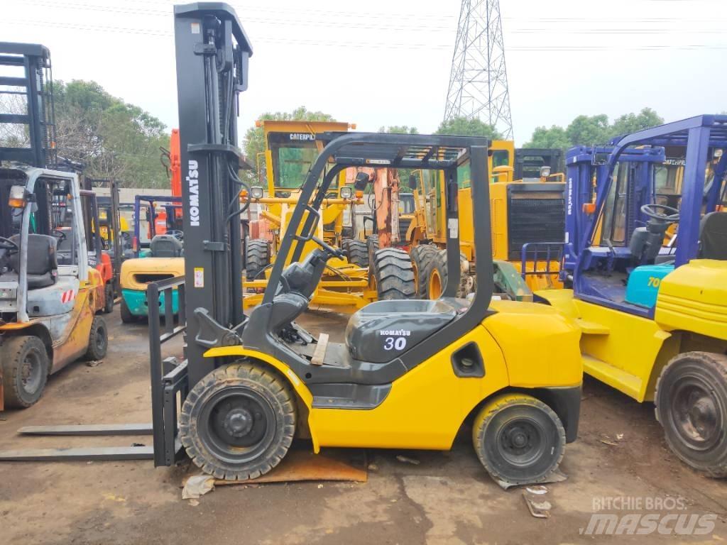 Komatsu FD 30 T-17 柴油叉车