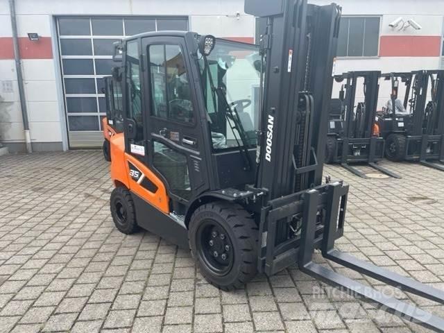 Doosan D35C-9 柴油叉车