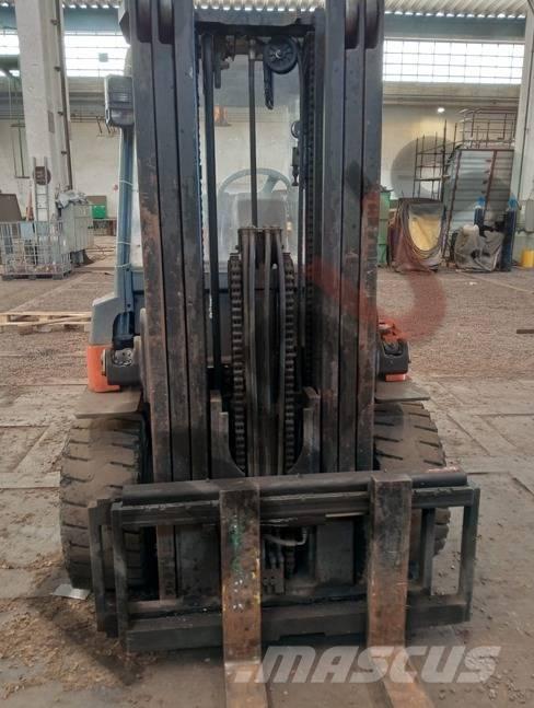 Toyota 7 FBMF 45 电动叉车