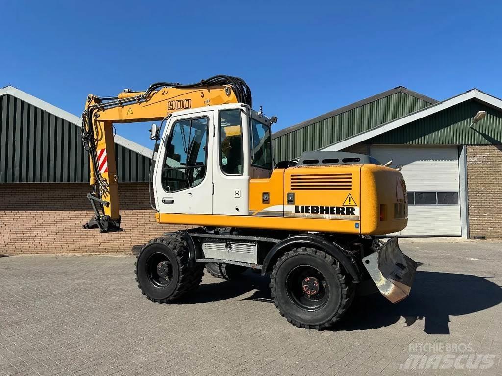 Liebherr A900C 轮式挖掘机