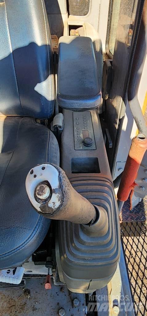 Hitachi ZX 225 USR 履带挖掘机