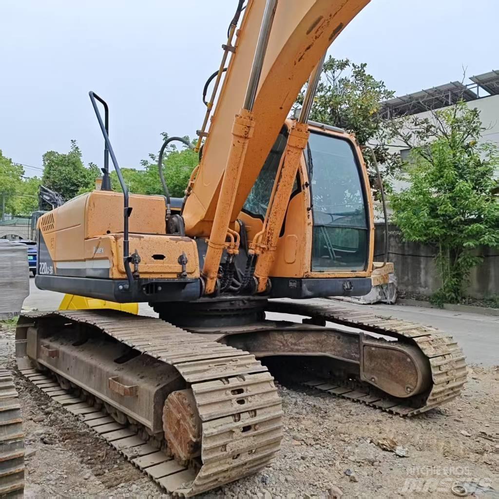 Hyundai Robex 220-9 履带挖掘机