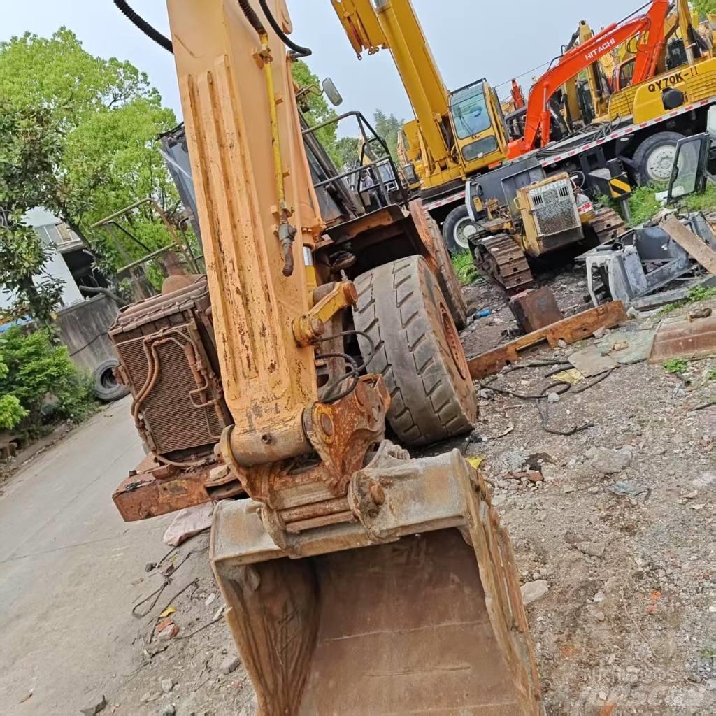 Hyundai Robex 220-9 履带挖掘机