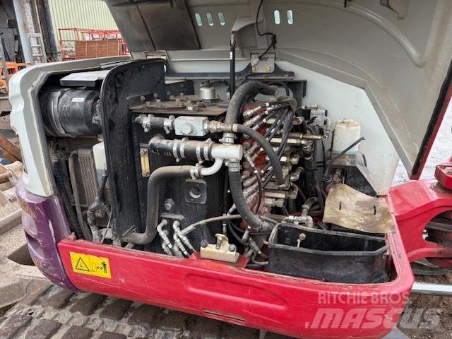 Takeuchi TB 260 小型挖掘机