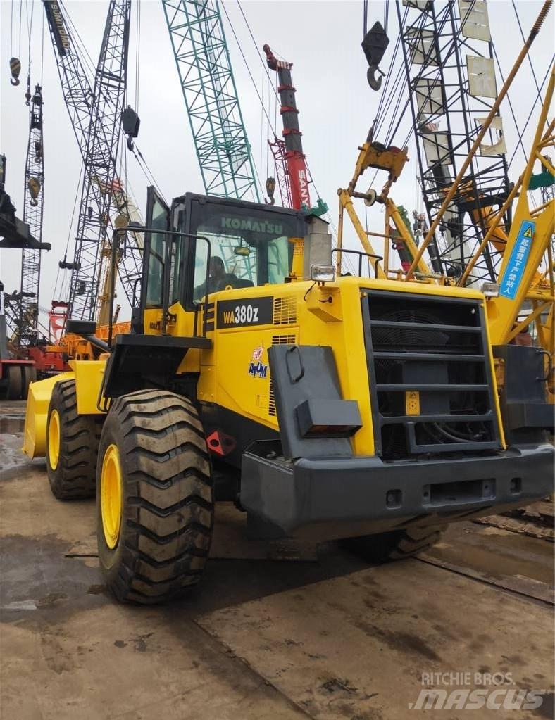 Komatsu WA 380 轮式装载机