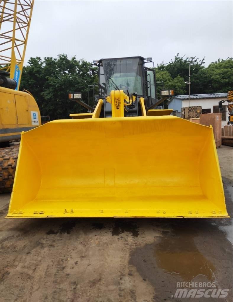 Komatsu WA 380 轮式装载机