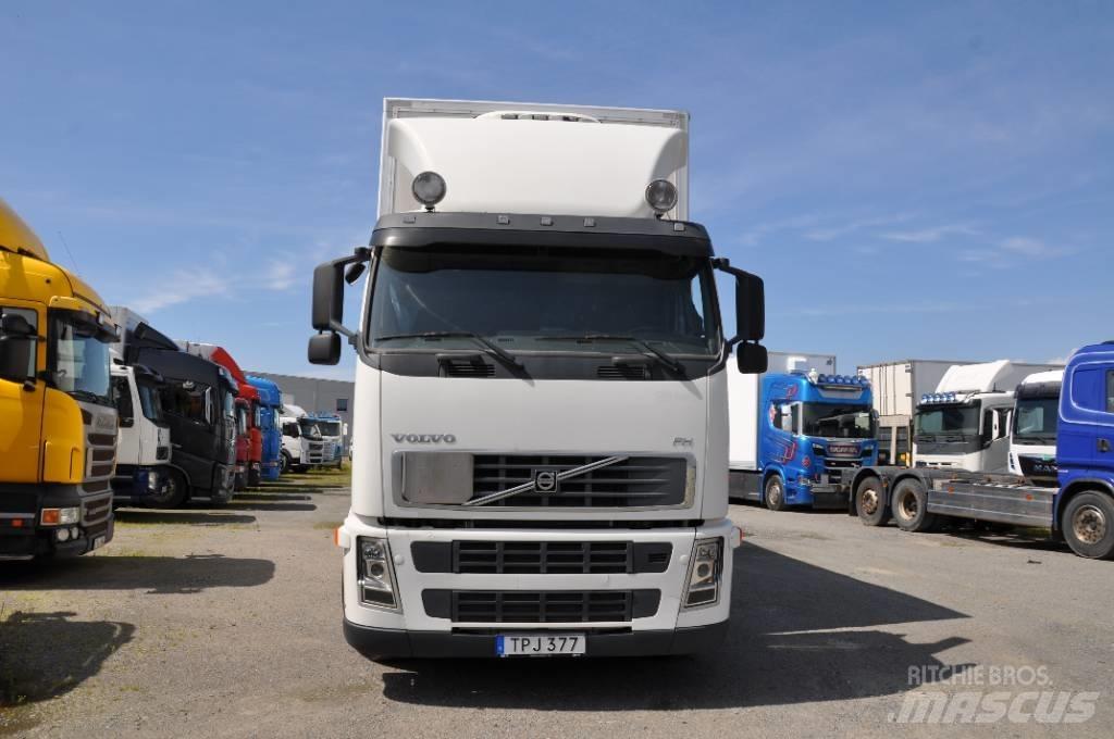 Volvo FH440 6X2 厢式货车