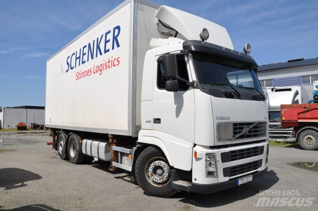 Volvo FH440 6X2 厢式货车