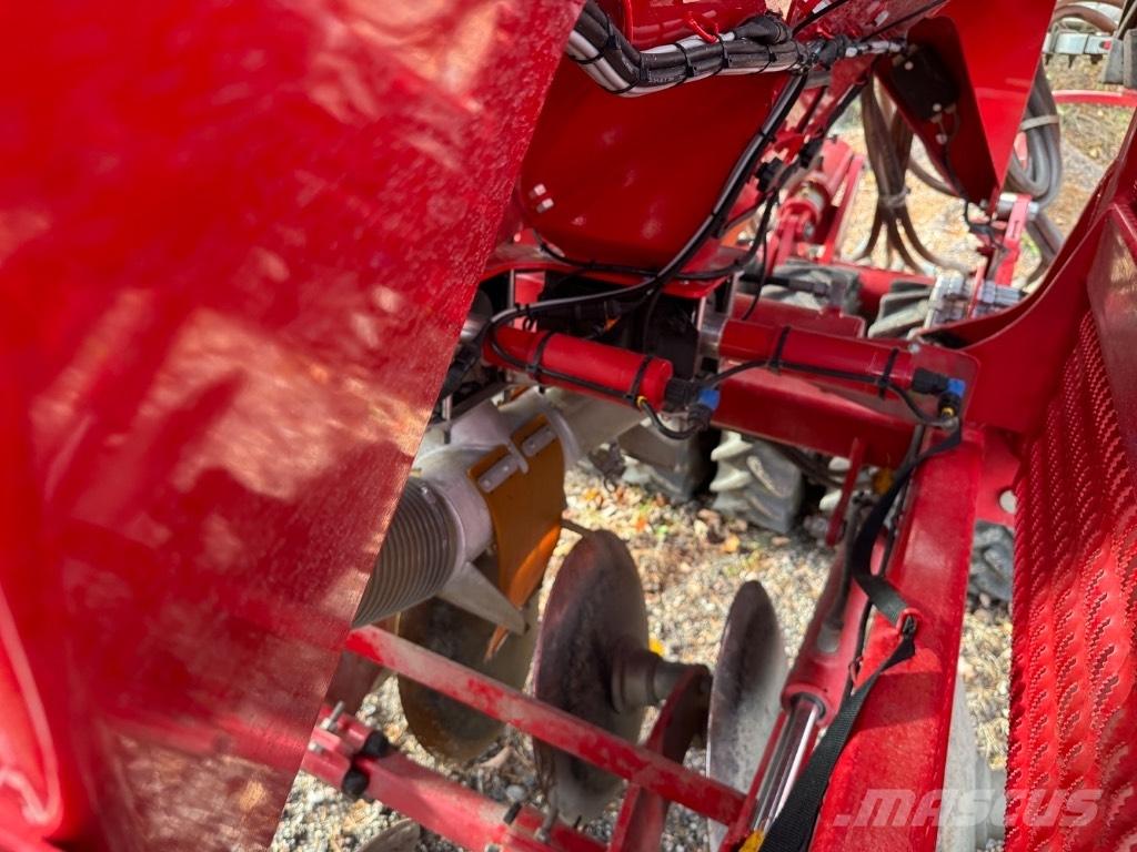 Horsch Pronto 4 DC 多功能条播机