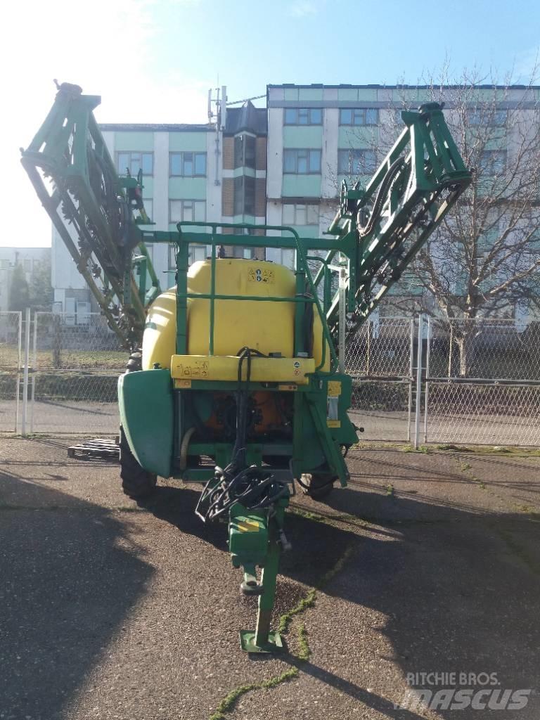 John Deere 732 牵引式喷雾机